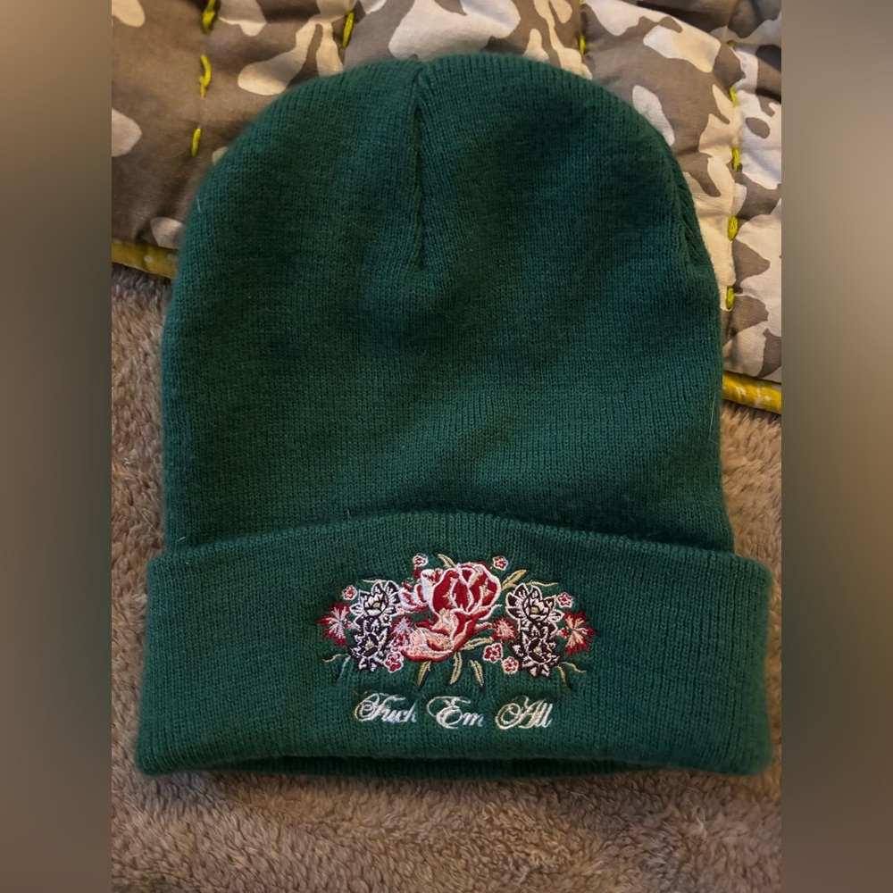 Supreme beanie with Floral Embroidery